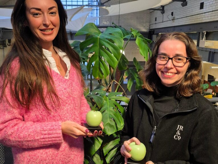 Lauren Hanley and Vania Borges with the JR&Co Green Apple Awards